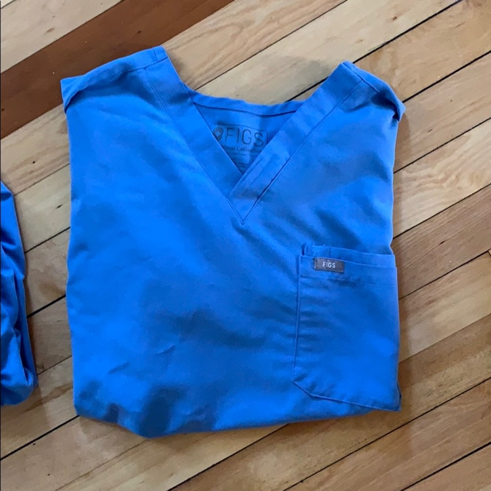 Figs scrub top